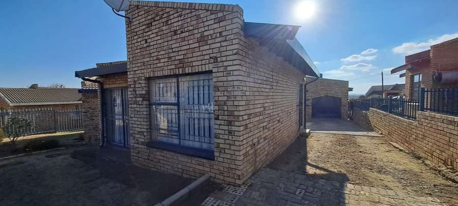 3 Bedroom Property for Sale in Bakenpark Free State